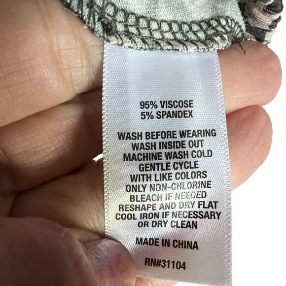 Wonderly gray and pink floral print knit elastic bottom top 3X - Picture 6 of 8